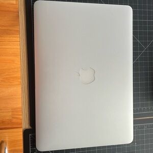 MacBook Air 16inch 2015 model